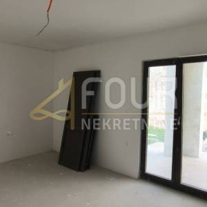 Istra, Barban, samostojeća kuća 206m2, terasa, balkon