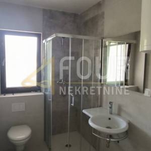 Istra, Barban, samostojeća kuća 206m2, terasa, balkon