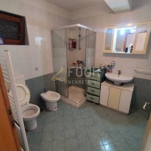 Istra, Labin, kuća sa 6 stanova