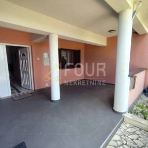 Istra, Labin, kuća sa 6 stanova