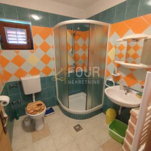 Istra, Labin, kuća sa 6 stanova