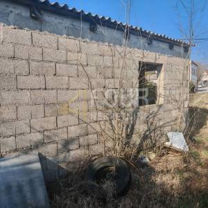 Istra, Marčana, Filipana, kamena ruševina u nizu