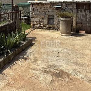 Istra, Marčana, samostojeći i dvojni gospodarski objekt