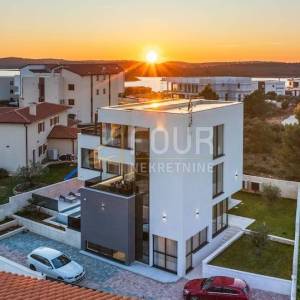 Istra, Medulin, Luksuzna vila s bazenom i pogledom na more