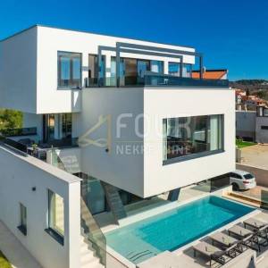 Istra, Medulin, Luksuzna vila s bazenom i pogledom na more