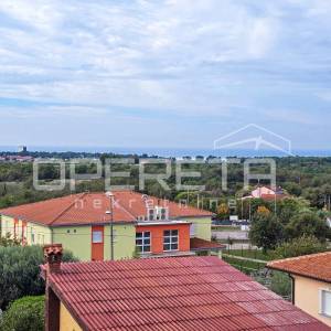 
Istra, Poreč – Obiteljska kuća s tri stambene jedinice i pogledom na more