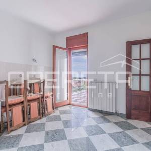 
Istra, Poreč – Obiteljska kuća s tri stambene jedinice i pogledom na more