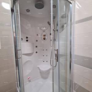 Istra. Premantura.Troetažni stan s krovnom terasom! 100 metara do mora.