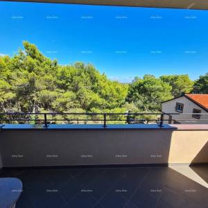 Istra. Premantura.Troetažni stan s krovnom terasom! 100 metara do mora.