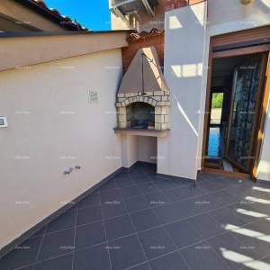 Istra. Premantura.Troetažni stan s krovnom terasom! 100 metara do mora.