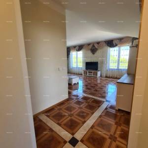 Istra. Premantura.Troetažni stan s krovnom terasom! 100 metara do mora.