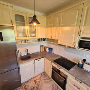 Istra. Premantura.Troetažni stan s krovnom terasom! 100 metara do mora.