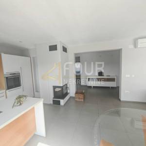 Istra, Pula, samostojeća kuća s bazenom