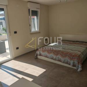 Istra, Pula, samostojeća kuća s bazenom