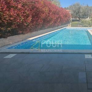 Istra, Pula, samostojeća kuća s bazenom