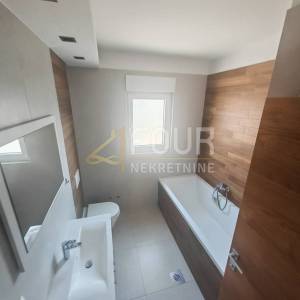 Istra, Pula, samostojeća kuća s bazenom