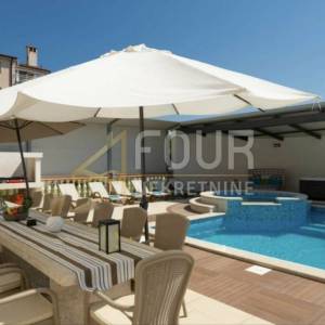 Istra, Pula, Veruda, samostojeća kuća s bazenom, pogled na more