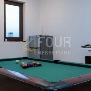 Istra, Pula, Veruda, samostojeća kuća s bazenom, pogled na more