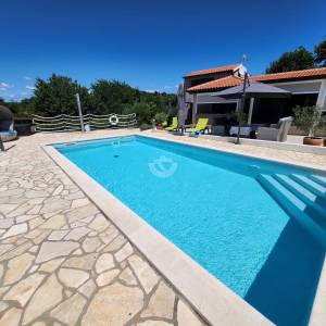 Istra, Sveta Nedelja, Oaza mira  2x Idilične kuće - na velikoj parceli od  2167m² - okružene prirodom