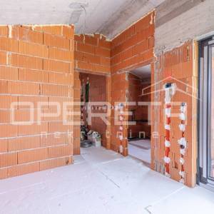 ISTRA, SVETI LOVREČ – Samostojeća kuća u visokom roh-bau 