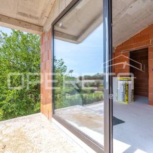 ISTRA, SVETI LOVREČ – Samostojeća kuća u visokom roh-bau 