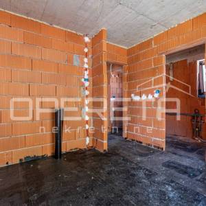 ISTRA, SVETI LOVREČ – Samostojeća kuća u visokom roh-bau 