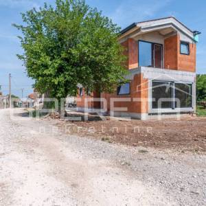 ISTRA, SVETI LOVREČ – Samostojeća kuća u visokom roh-bau 