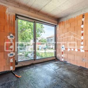 ISTRA, SVETI LOVREČ – Samostojeća kuća na odličnoj lokaciji za obiteljski život