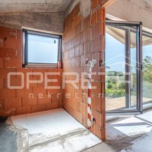 ISTRA, SVETI LOVREČ – Samostojeća kuća na odličnoj lokaciji za obiteljski život