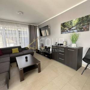 Istra, Trget - okolica, samostojeća kuća s bazenom