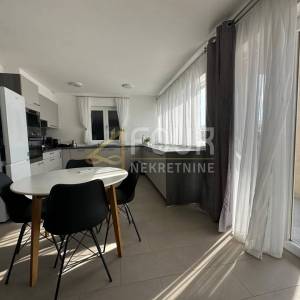 Istra, Trget - okolica, samostojeća kuća s bazenom