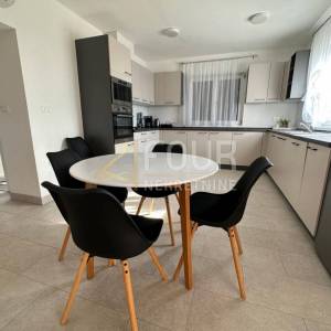 Istra, Trget - okolica, samostojeća kuća s bazenom