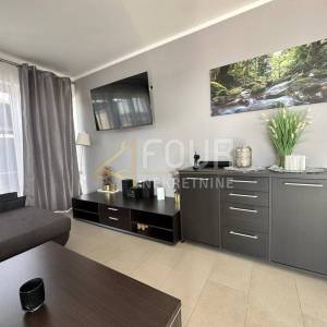 Istra, Trget - okolica, samostojeća kuća s bazenom