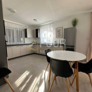 Istra, Trget - okolica, samostojeća kuća s bazenom