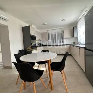 Istra, Trget - okolica, samostojeća kuća s bazenom