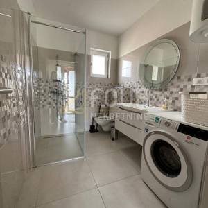 Istra, Trget - okolica, samostojeća kuća s bazenom