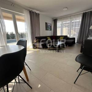 Istra, Trget - okolica, samostojeća kuća s bazenom