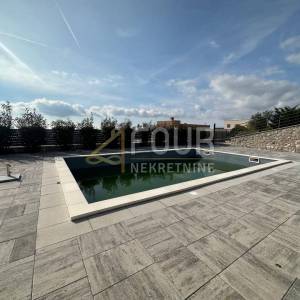 Istra, Trget - okolica, samostojeća kuća s bazenom