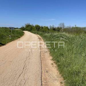 Istra- Vikend zemljište u blizini Brtonigle