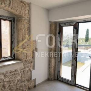 Istra, Žminj - okolica, kuća s bazenom, pogled na more