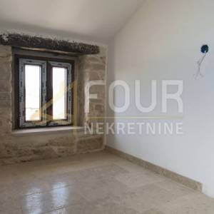 Istra, Žminj - okolica, kuća s bazenom, pogled na more