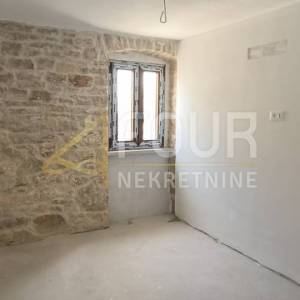 Istra, Žminj - okolica, kuća s bazenom, pogled na more