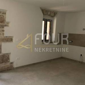 Istra, Žminj - okolica, kuća s bazenom, pogled na more