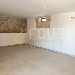 Istra, Žminj - okolica, kuća s bazenom, pogled na more