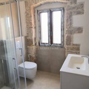 Istra, Žminj - okolica, kuća s bazenom, pogled na more