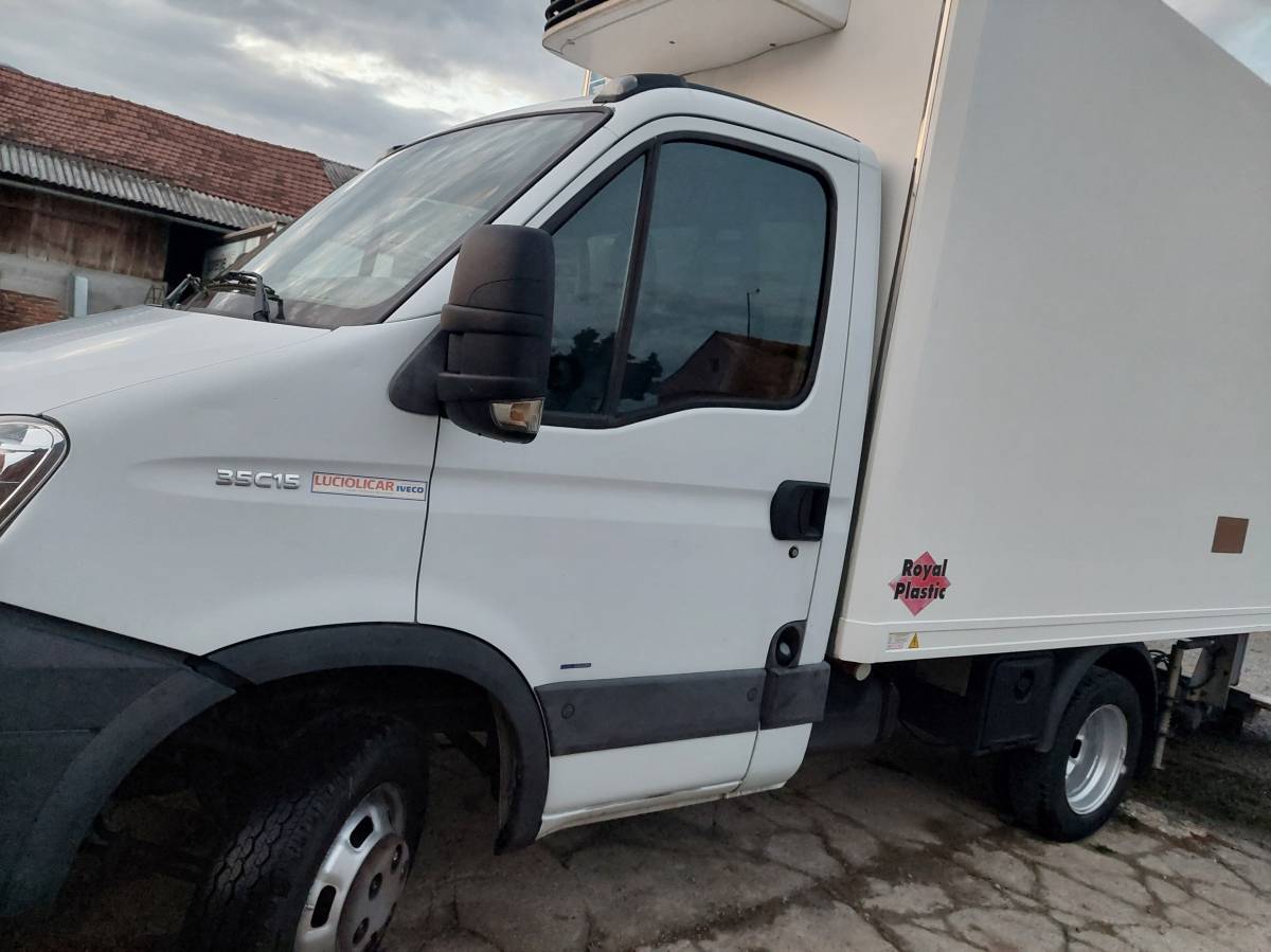 Iveco 35c15 hladnjača sa rampom