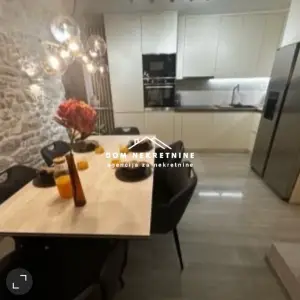 IZNAJMLJUJE SE STAN KAŠTELA