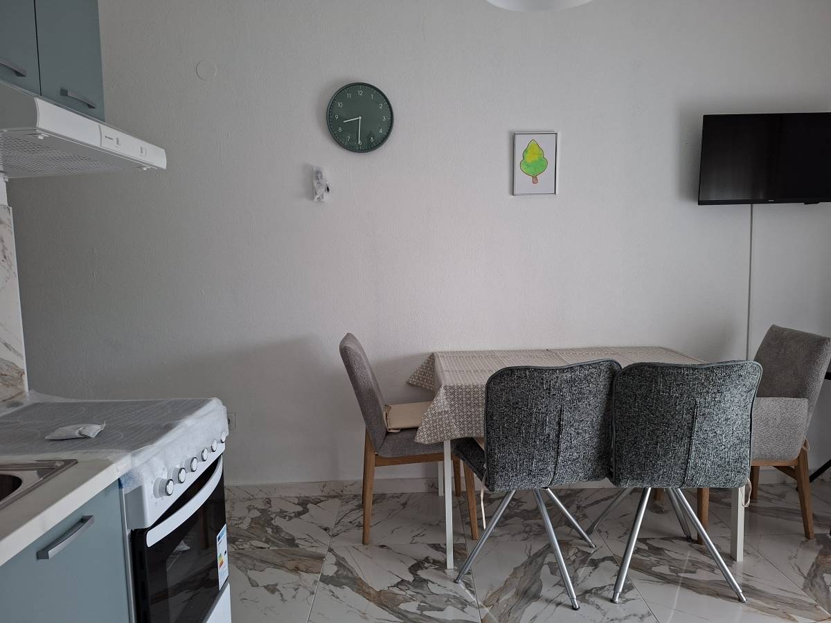 Iznajmljuje se stan Starigrad-Paklenica