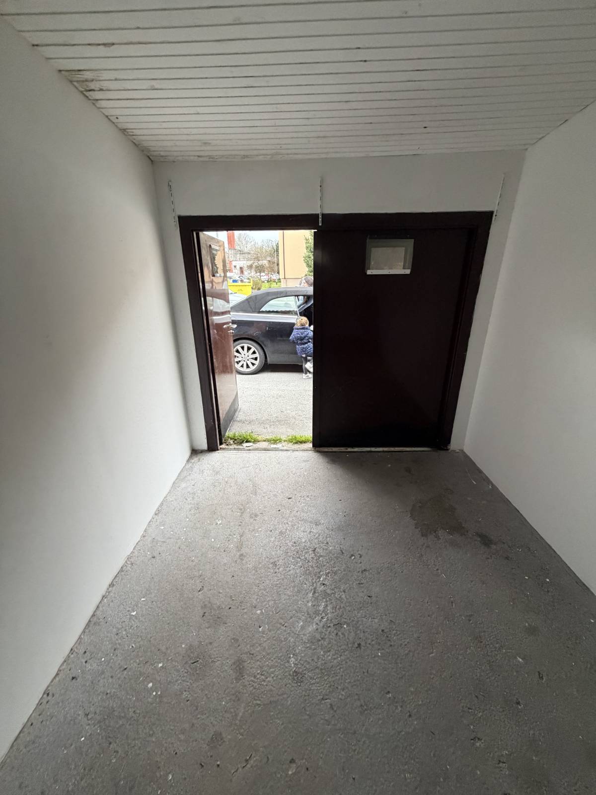 Iznajmljujem garazu u Bjelovaru