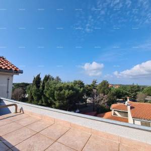 Izvrsna prilika! Prodaja stana na top lokaciji, Medulin! pet minuta lagane šetnje do mora i plaža.Neposredna blizina kampa....